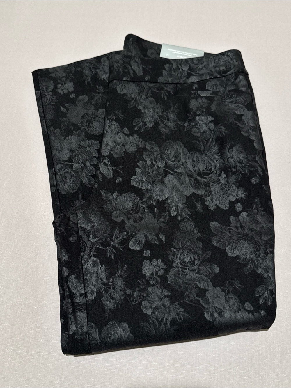 Chico’s Brigitte Tonal Floral Slim Ankle Pants Women’s Size 2R Metallic Stretch-